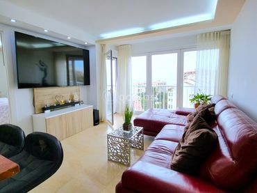 Apartamento con piscina en venta en Avenida de los Abedules 3