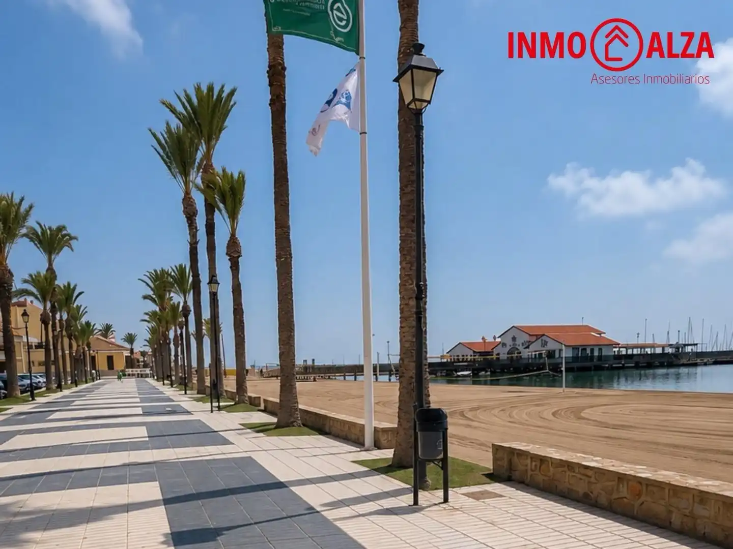Vista exterior de Pis en venda en Los Alcázares amb Aire condicionat i Balcó