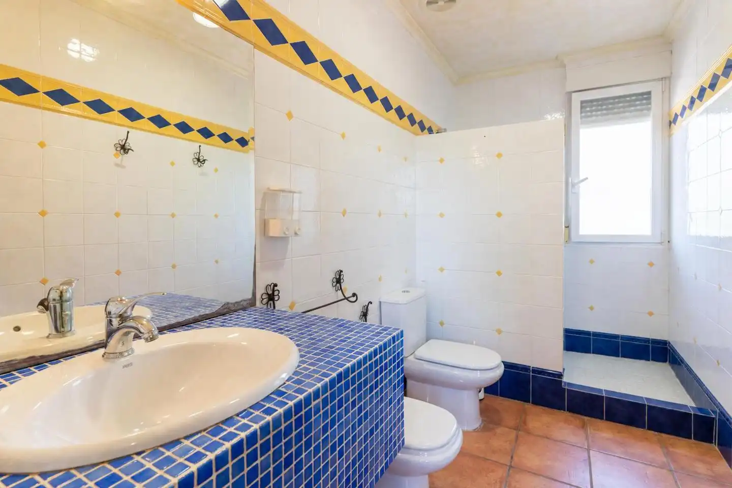 Bany de Casa o xalet en venda en Elche / Elx amb Calefacció, Terrassa i Traster