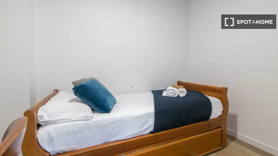 Habitación de Apartamento para compartir en El Puig de Santa Maria con Aire acondicionado, Terraza y Amueblado