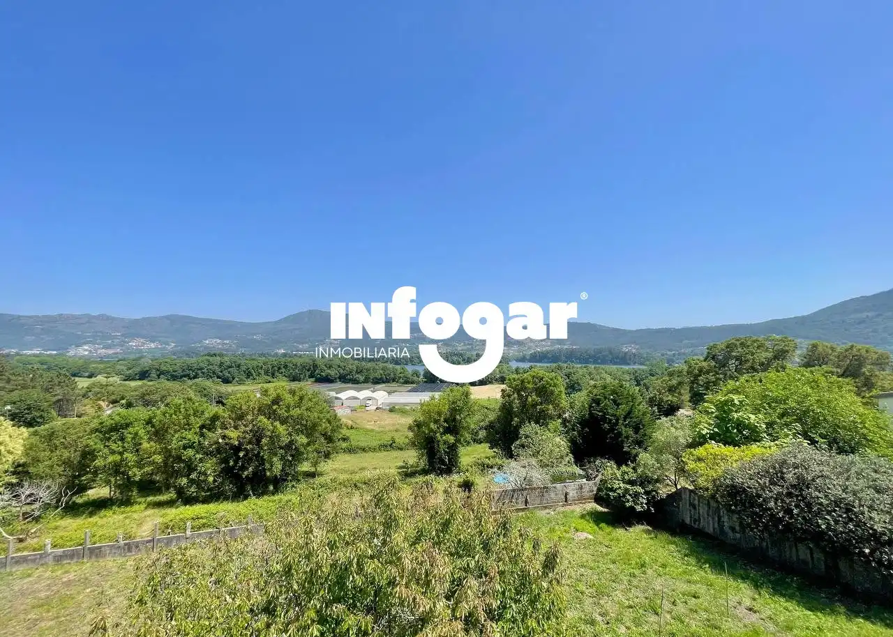 Casa o xalet en venda en O Rosal   amb Jardí privat, Parquet i Terrassa