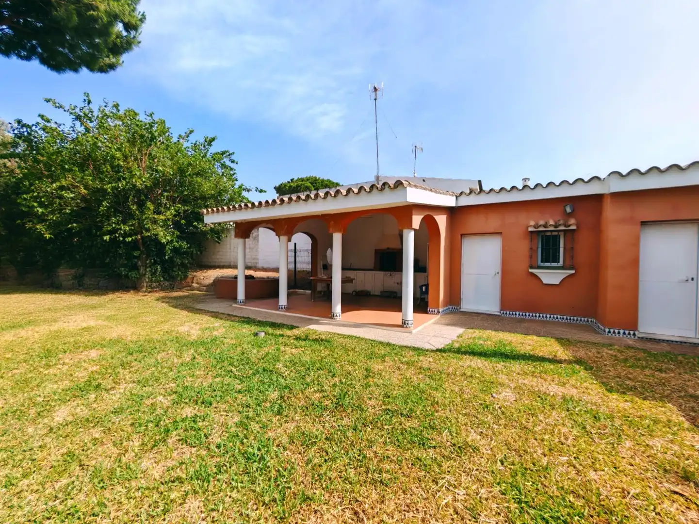 Jardí de Casa o xalet en venda en Chiclana de la Frontera amb Aire condicionat, Traster i Piscina