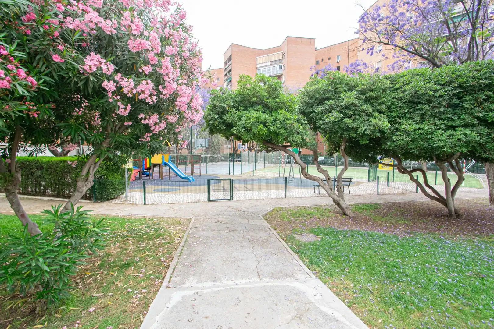 Jardí de Pis en venda en Sevilla amb Aire condicionat, Calefacció i Terrassa