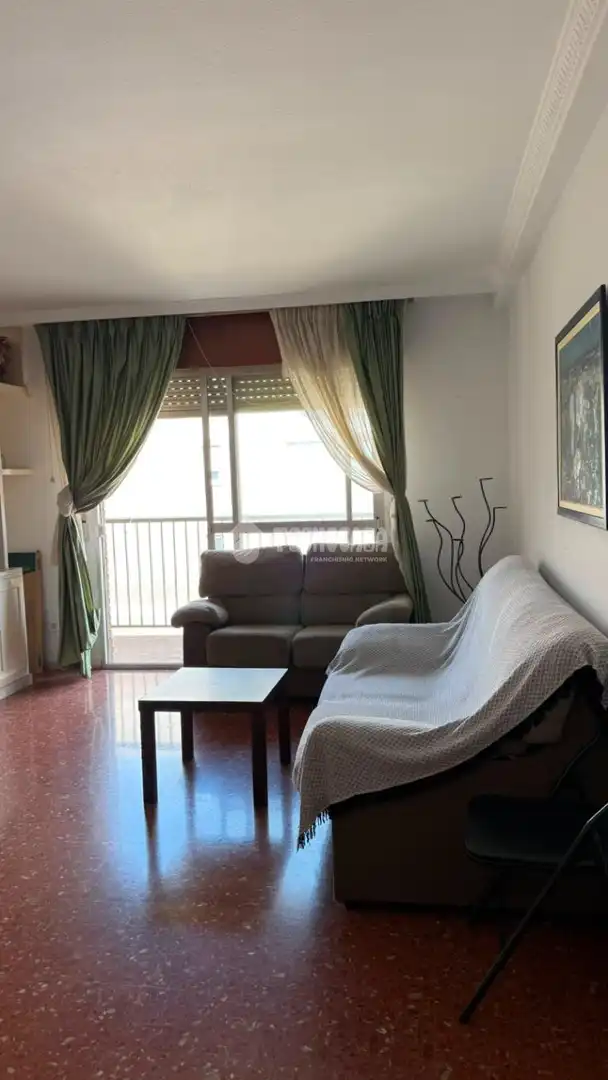 Wohnzimmer von Wohnung zur Miete in Almería mit Möbliert