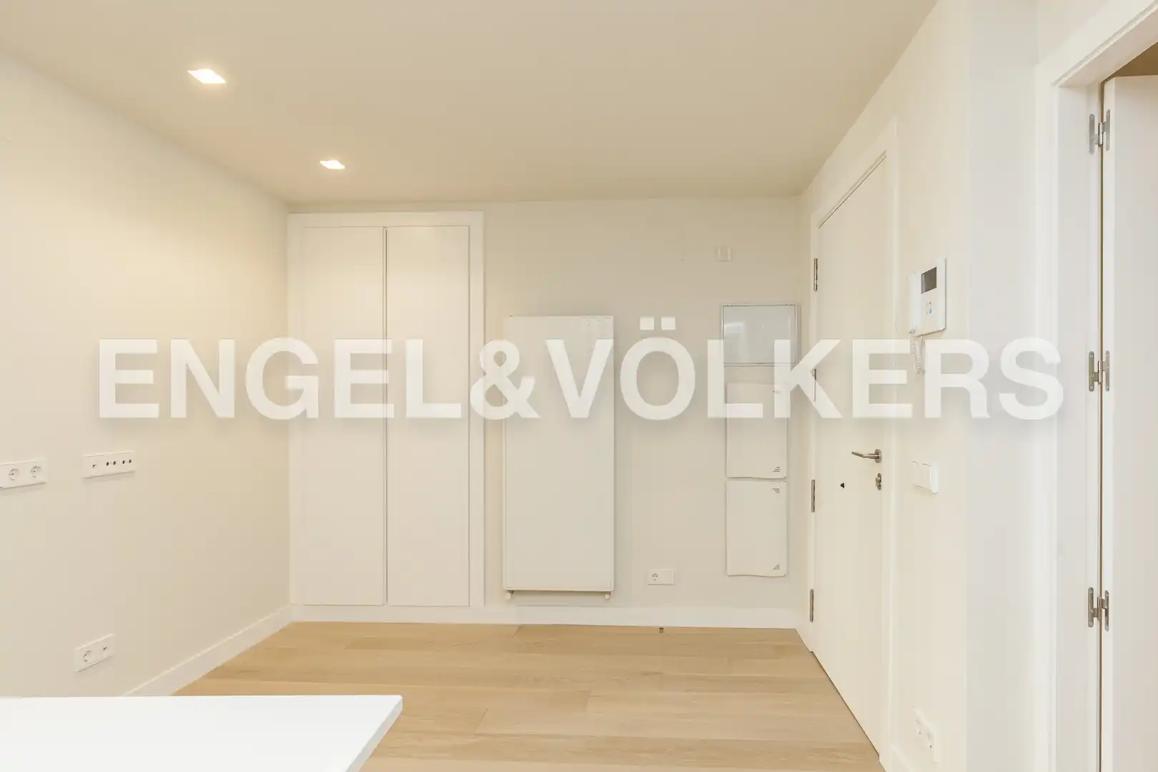 Schlafzimmer von Wohnung zur Miete in Madrid mit Klimaanlage, Heizung und Balkon