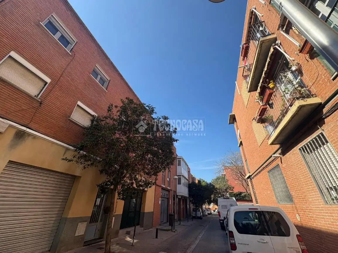 Vista exterior de Piso en venta en Madrid con Parquet