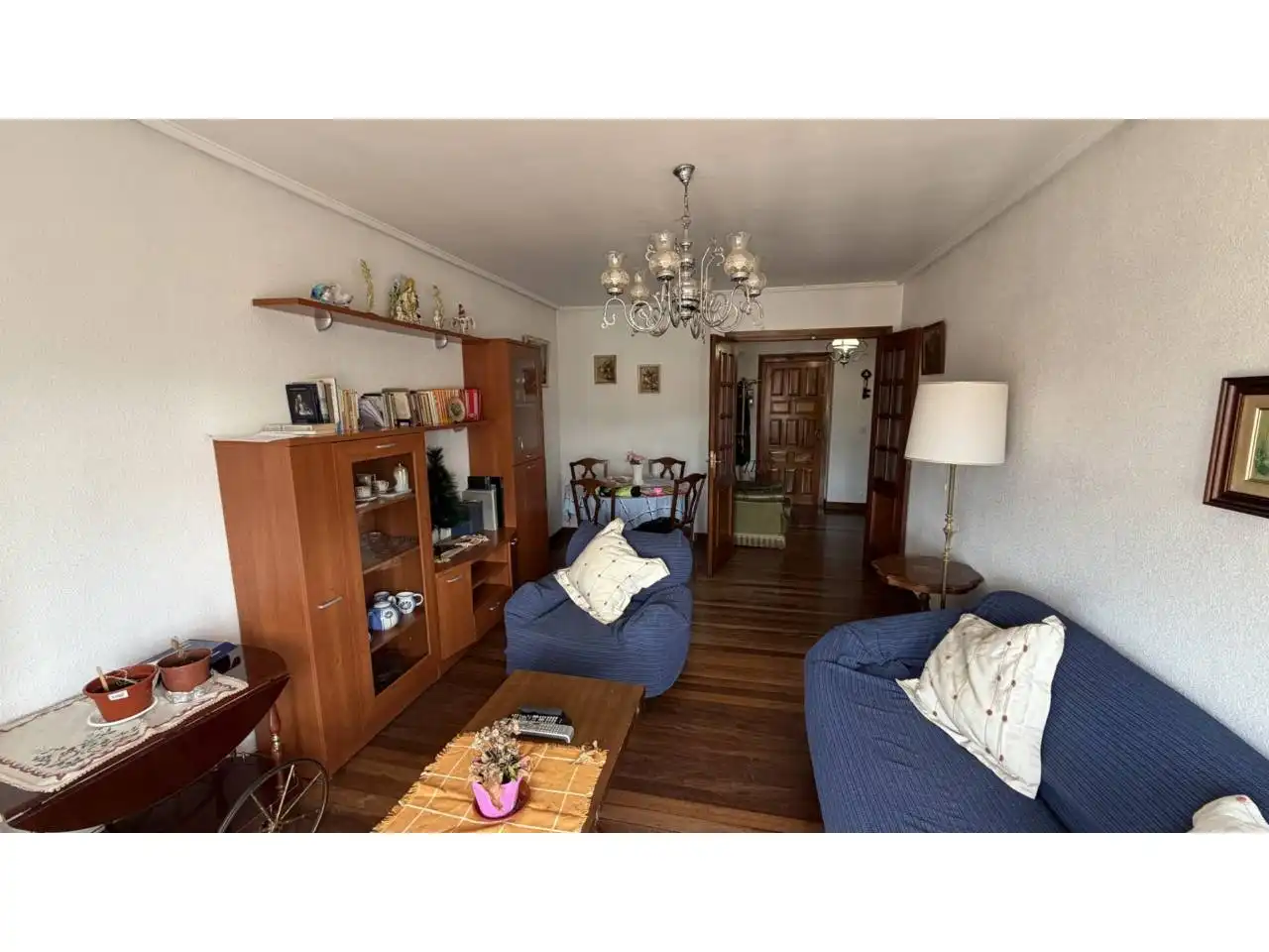 Sala de estar de Piso en venta en Espinosa de los Monteros con Calefacción y Amueblado