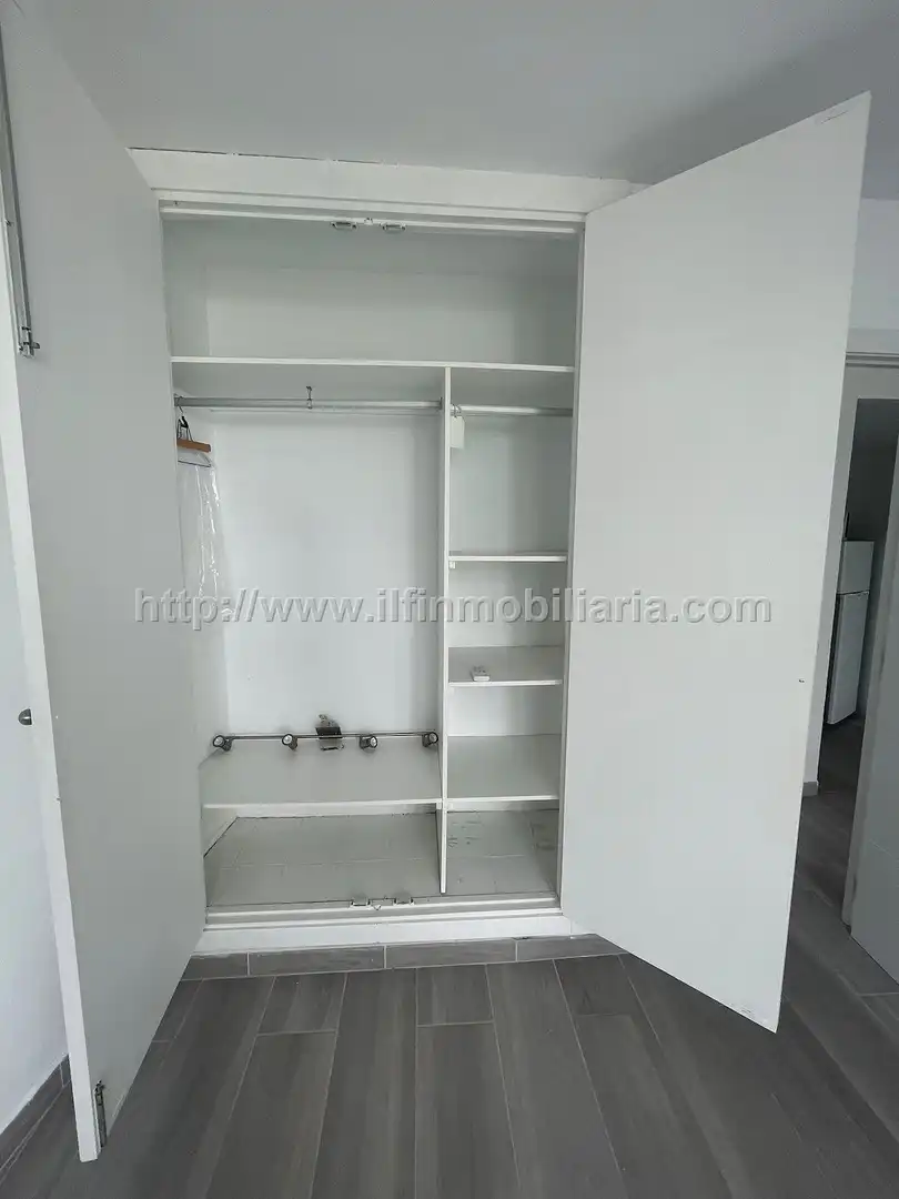 Habitación de Piso en venta en  Palma de Mallorca con TV y Balcón