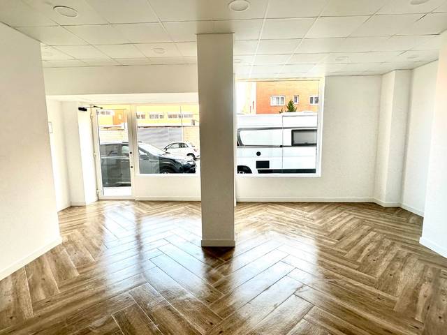 Local comercial en Alquiler en Calle Fuente Cisneros, 3 en Parque Oeste - Fuente Cisneros