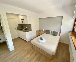 Bedroom of Study to share in  Madrid Capital  with Air Conditioner and Terrace