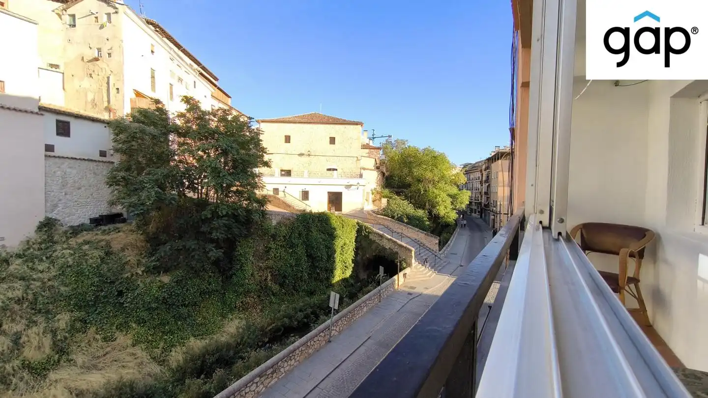 Außenansicht von Wohnung zur Miete in Cuenca mit Heizung, Terrasse und Möbliert