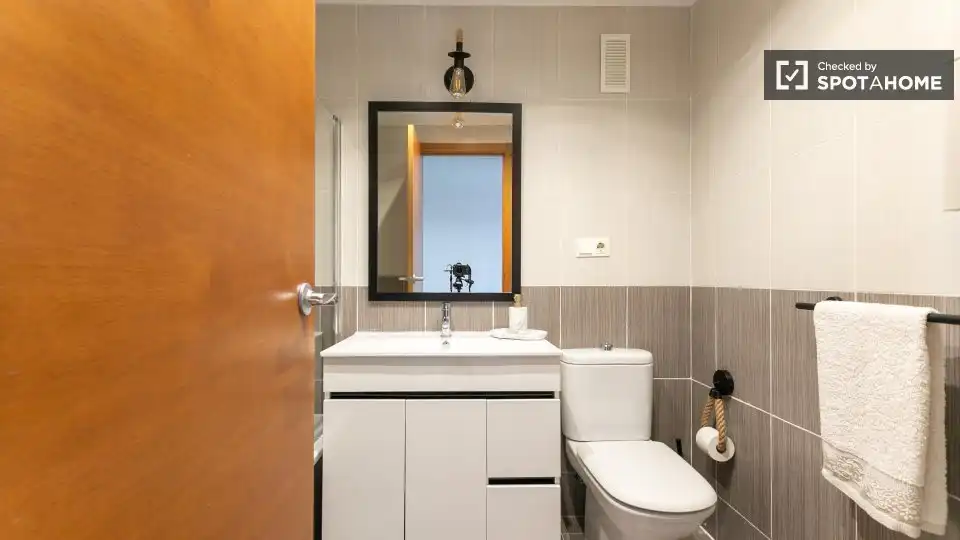 Appartamento con terrazza in affitto a Quatre Carreres, imagen 9