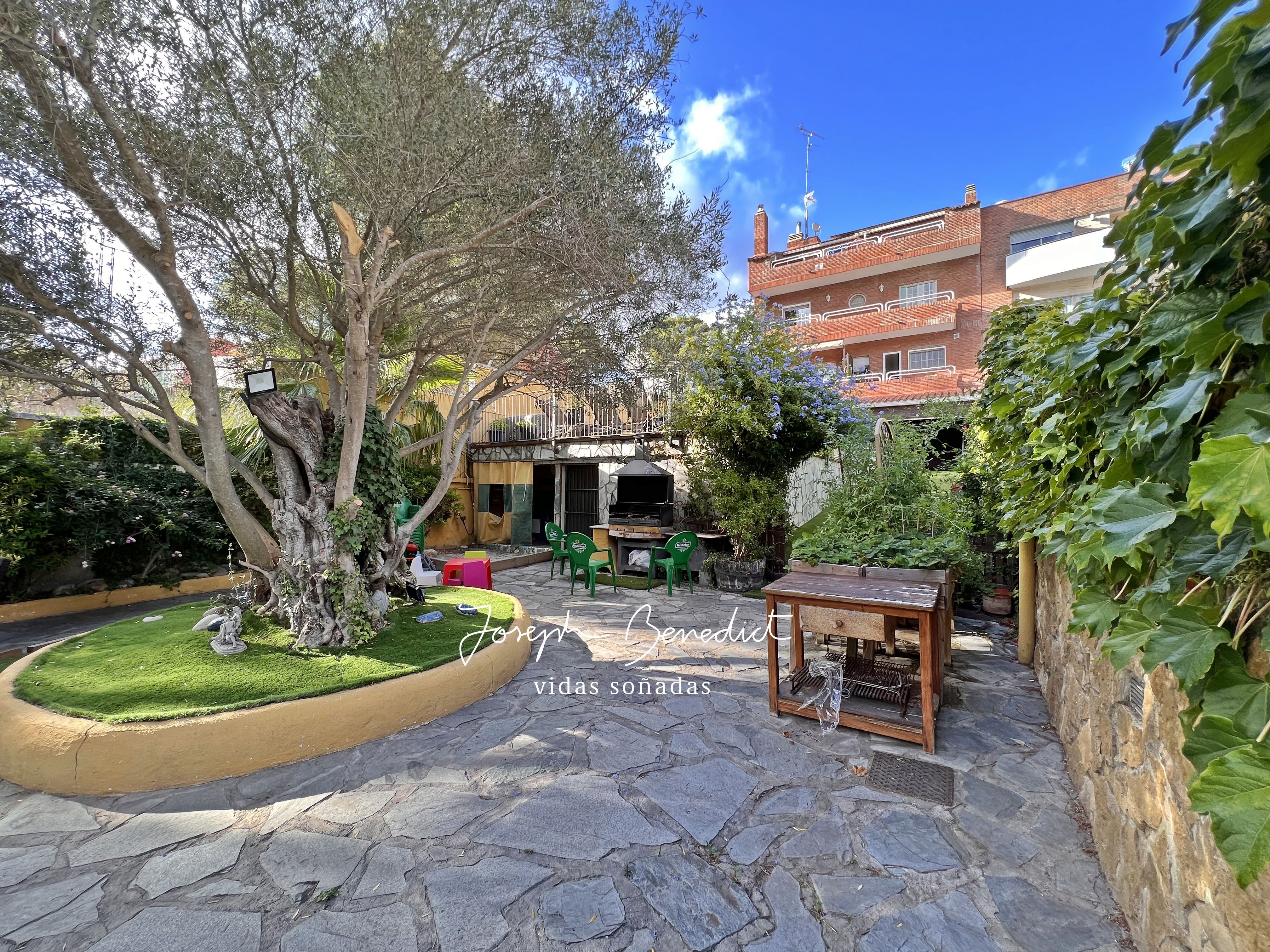 Jardí de Casa o xalet en venda en Gavà amb Aire condicionat, Calefacció i Jardí privat