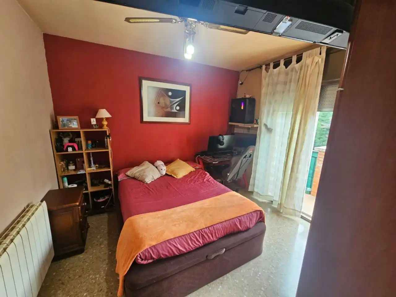 Dormitori de Casa o xalet en venda en Rubí amb Aire condicionat, Calefacció i Jardí privat