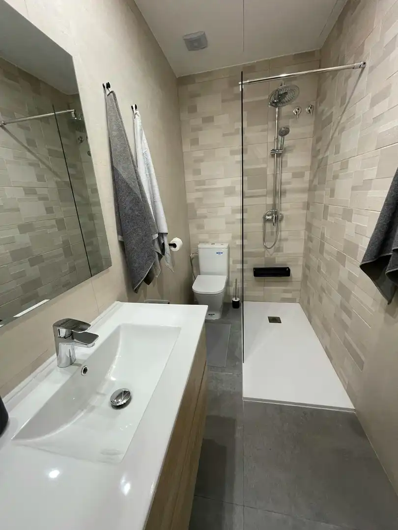 Baño de Piso para compartir en Barcelona con Aire acondicionado, Calefacción y Amueblado