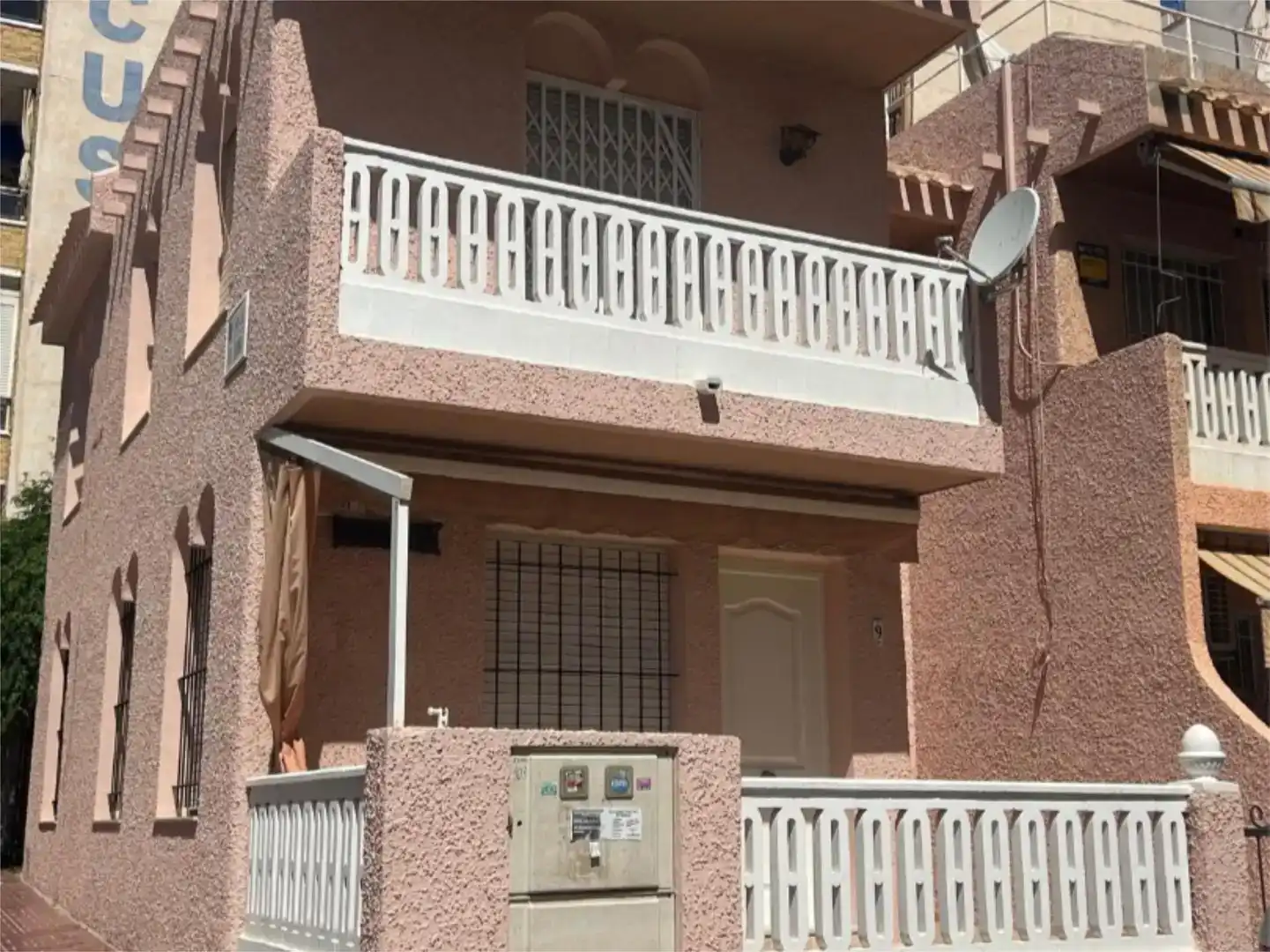 Vista exterior de Dúplex en venda en Torrevieja amb Aire condicionat i Balcó