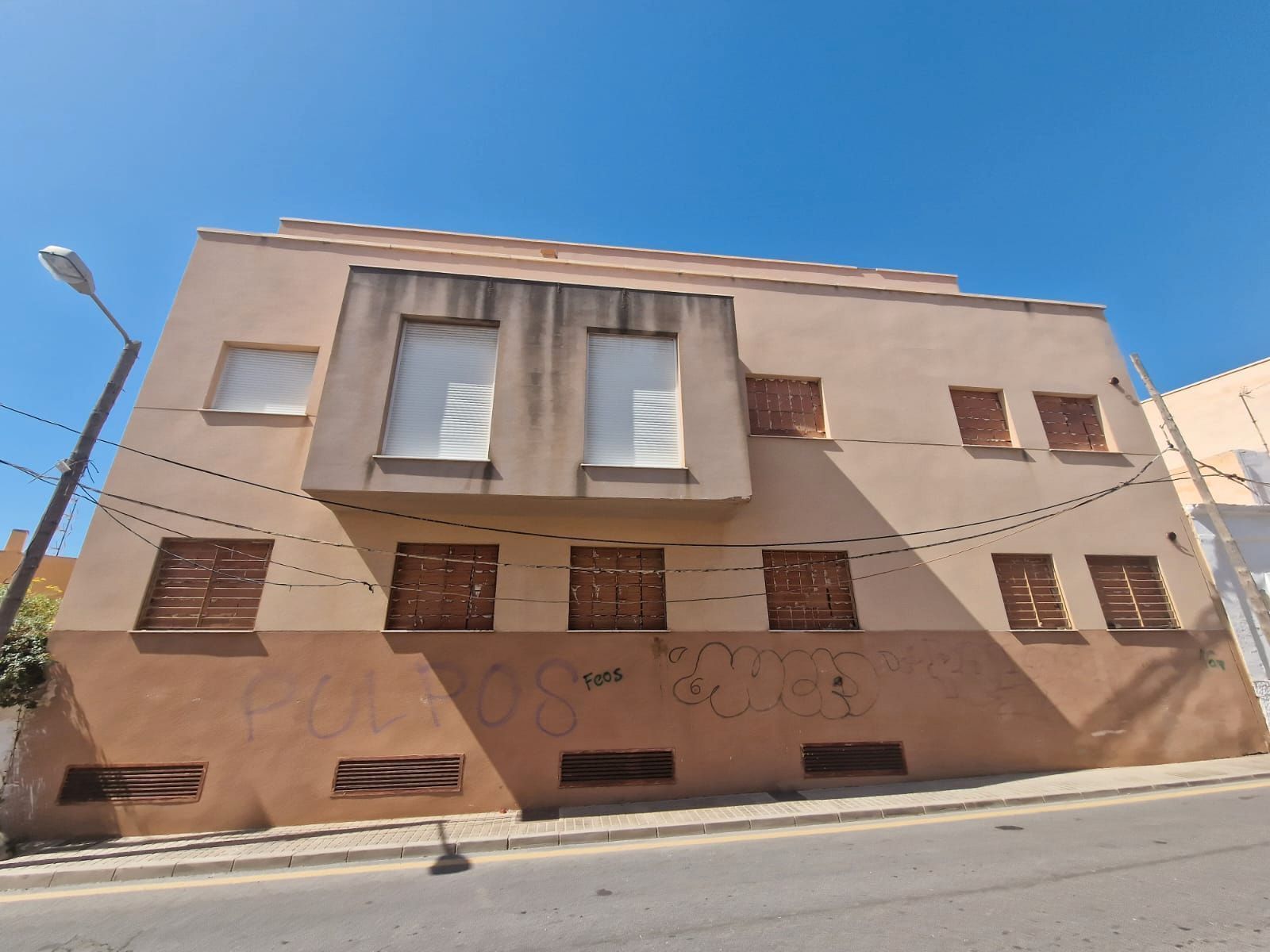 Exterior view of Flat for sale in  Almería Capital  with Storage room and Swimming Pool