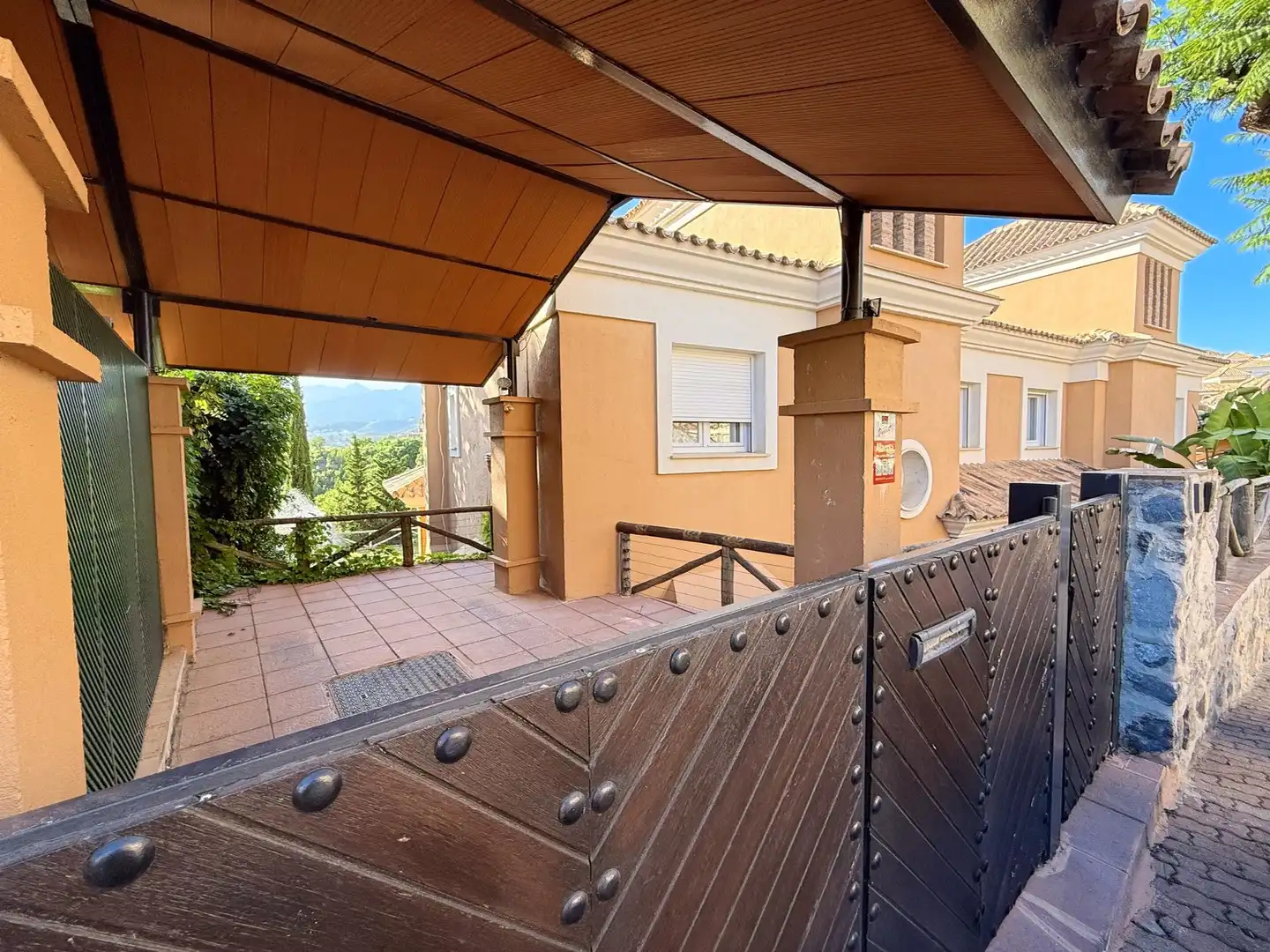 Vista exterior de Casa adosada de lloguer en Marbella amb Aire condicionat, Calefacció i Jardí privat