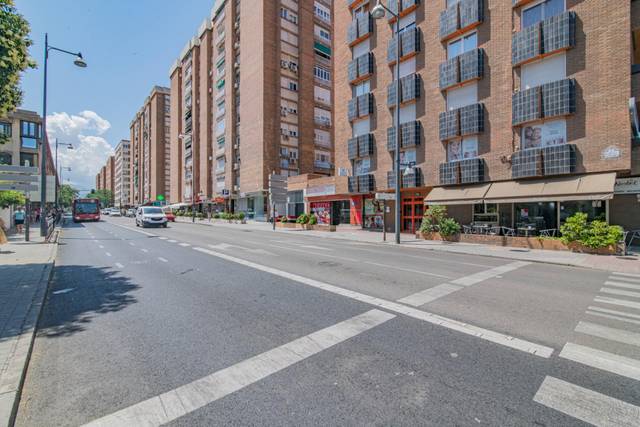 Local comercial en Venta en Calle POETA MANUEL GONGORA en Cervantes