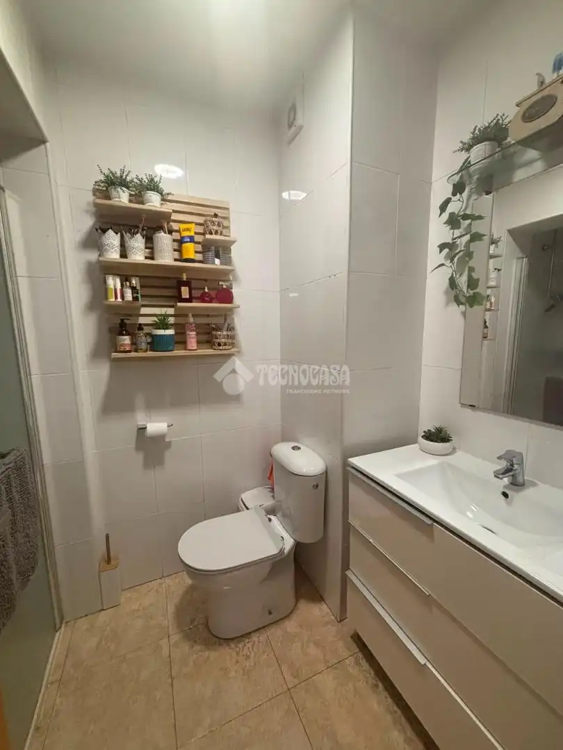 Badezimmer von Wohnung zum Verkauf in Alcalá de Guadaira mit Klimaanlage und Möbliert