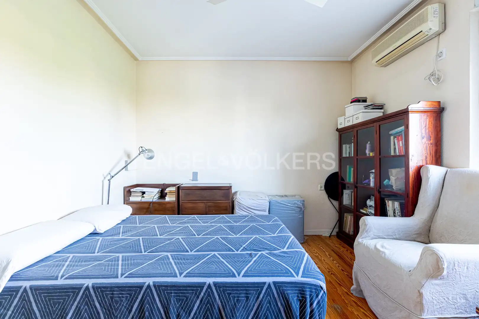 Bedroom of Flat for sale in Sevilla  with Air Conditioner and Heating