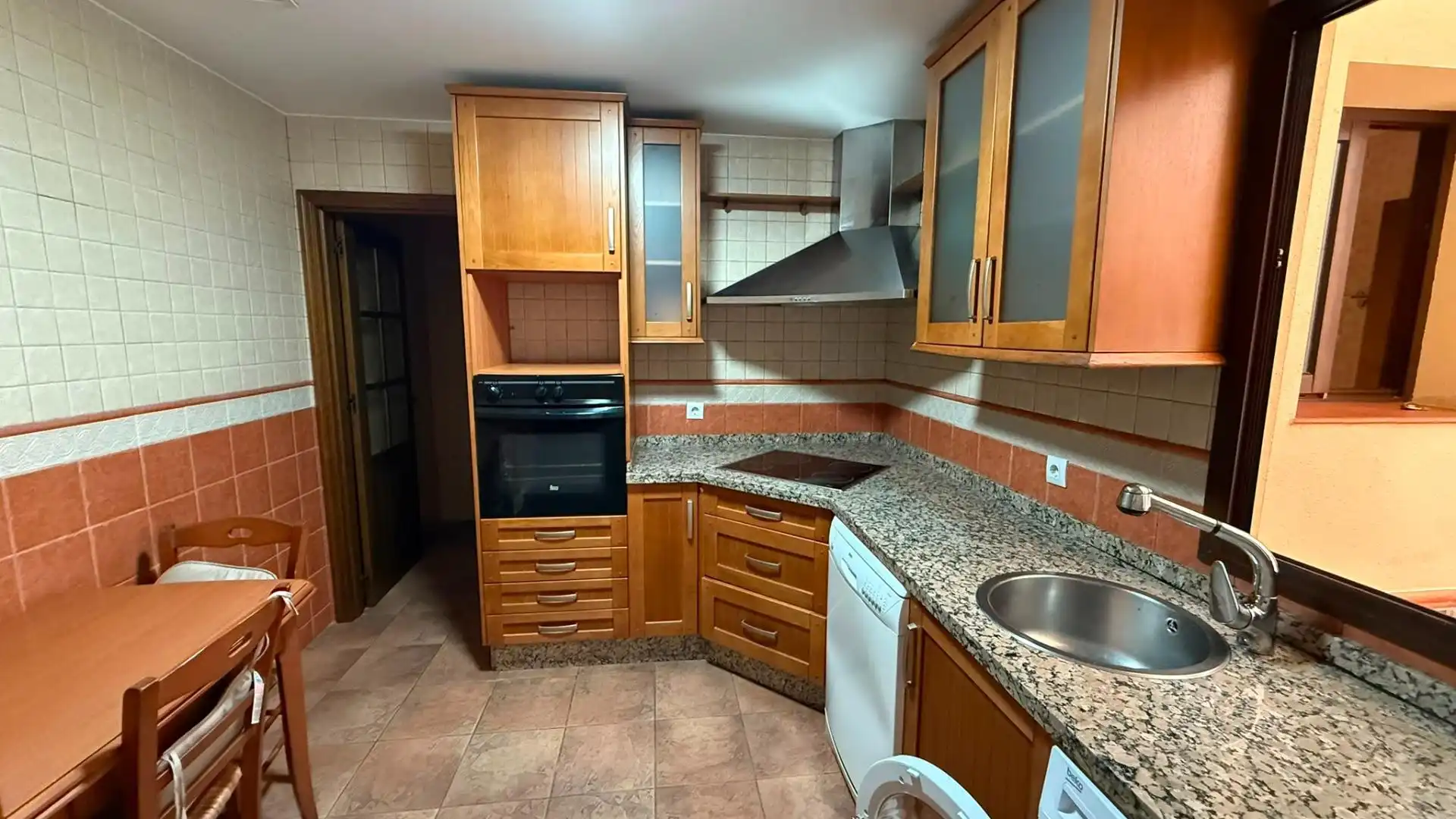Cuina de Casa o xalet de lloguer en Sevilla amb Aire condicionat i Calefacció