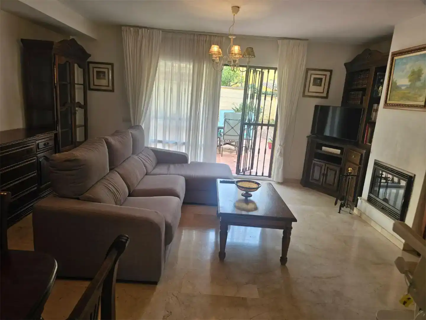 Sala de estar de Piso en venta en Marbella con Aire acondicionado, Jardín privado y Amueblado
