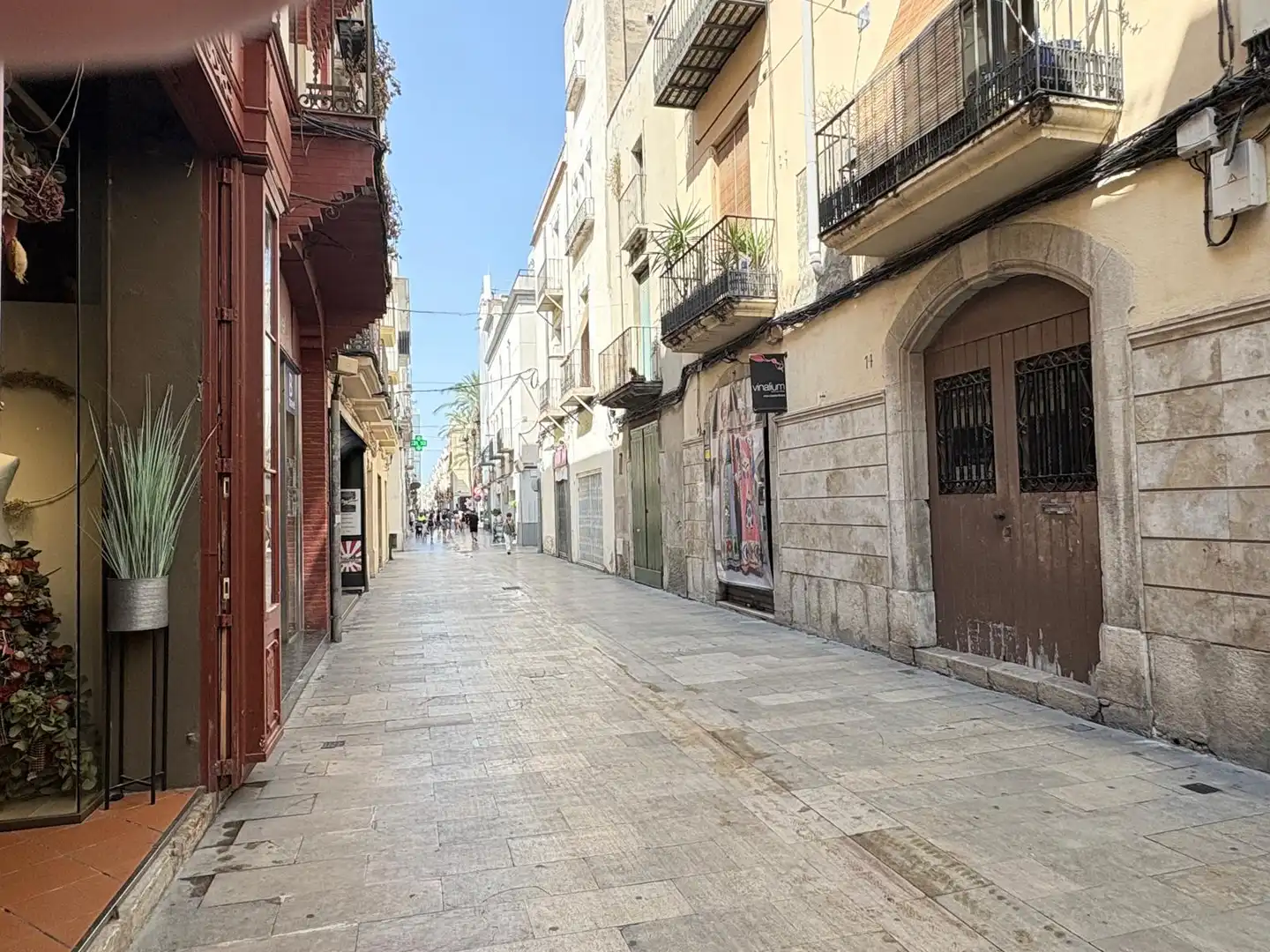 Vista exterior de Local en venda en Vilanova i la Geltrú amb Aire condicionat i Parquet