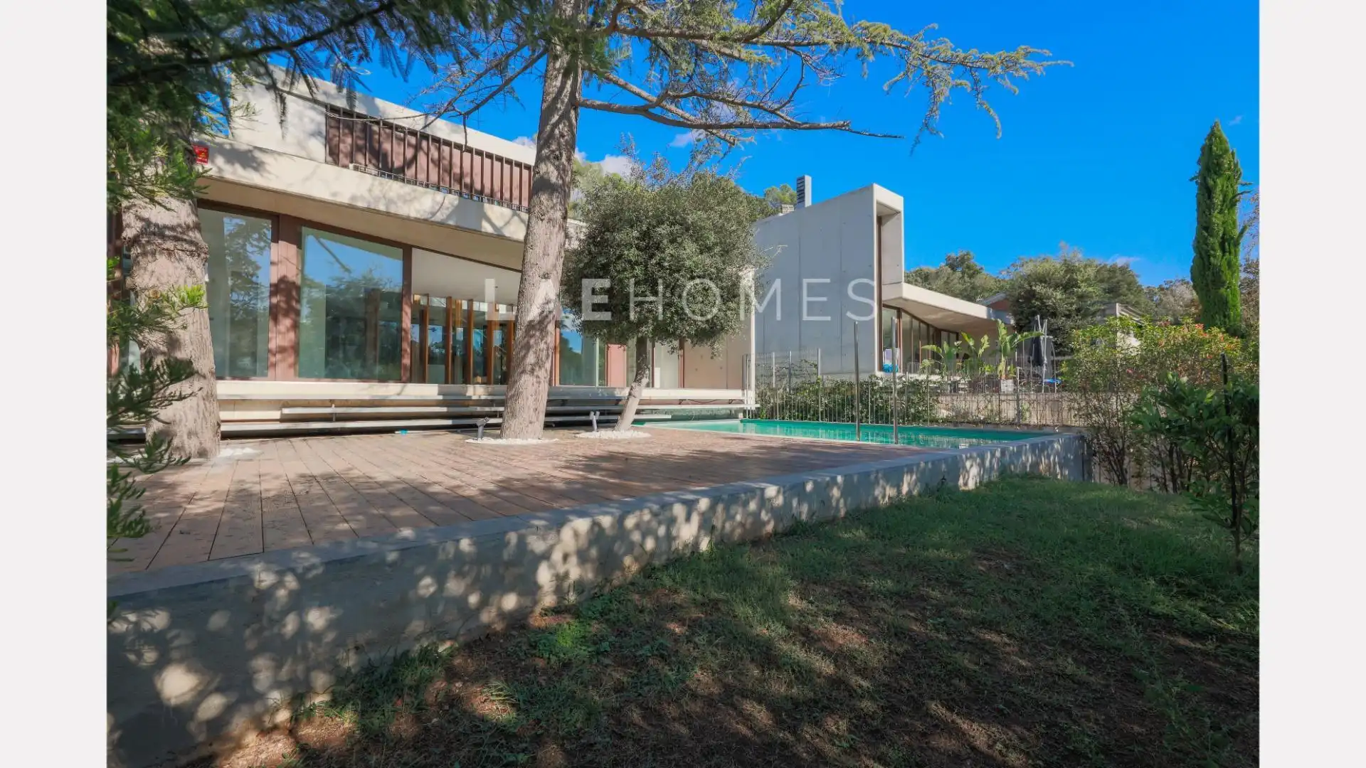 Vista exterior de Casa o chalet en venta en Sant Cugat del Vallès con Aire acondicionado, Calefacción y Jardín privado