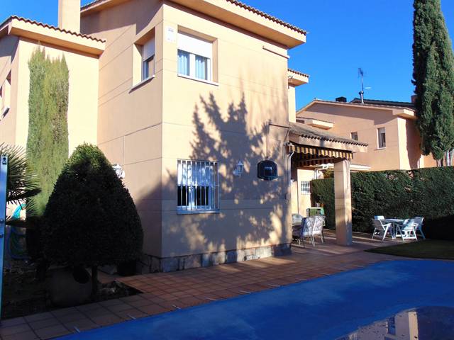 Casa adosada en Venta en Calle del Puente Viejo en Fuente Santa