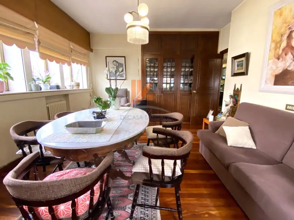 Comedor de Piso en venta en Santiago de Compostela  con Calefacción y Horno
