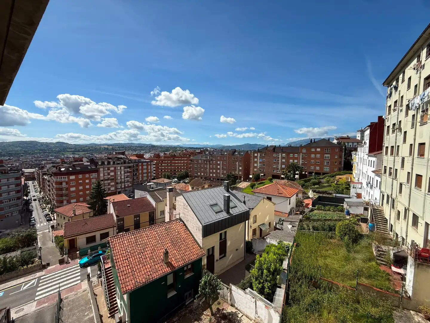 Vista exterior de Piso en venta en Oviedo  con Calefacción y Trastero