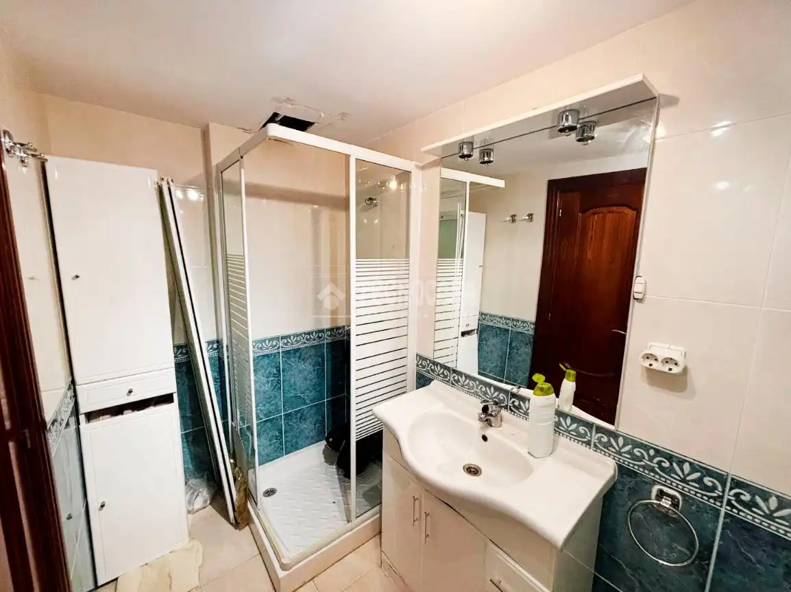 Bathroom of Flat for sale in Zaragoza  with Heating and Balcony