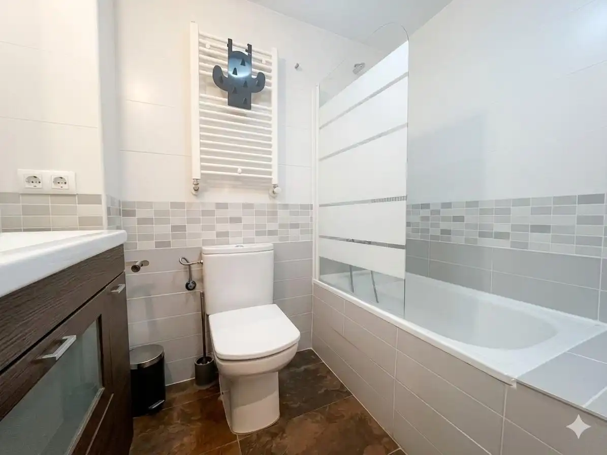 Badezimmer von Dachboden zur Miete in Madrid mit Klimaanlage, Heizung und Terrasse