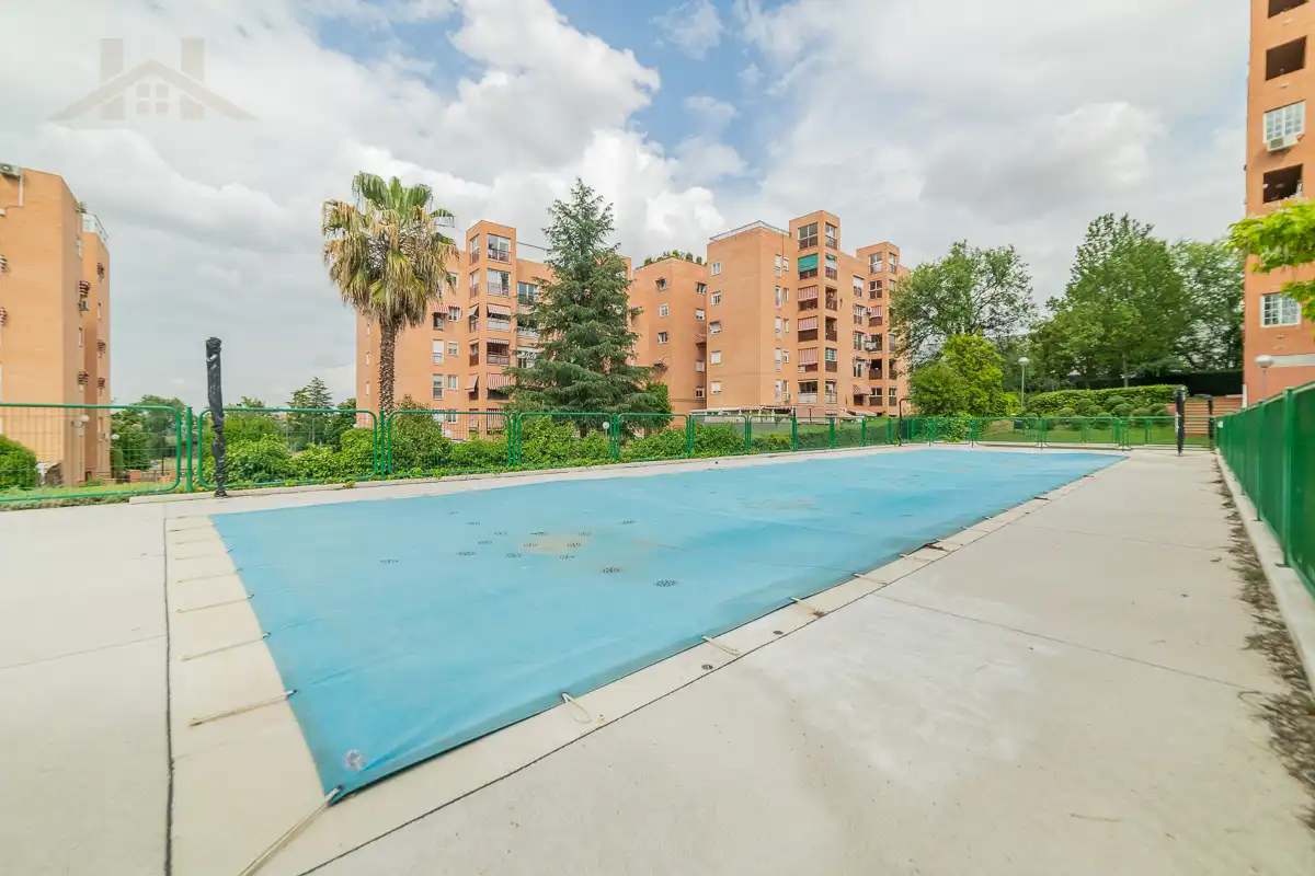 Swimming pool of Flat for sale in Móstoles  with Air Conditioner, Heating and Terrace