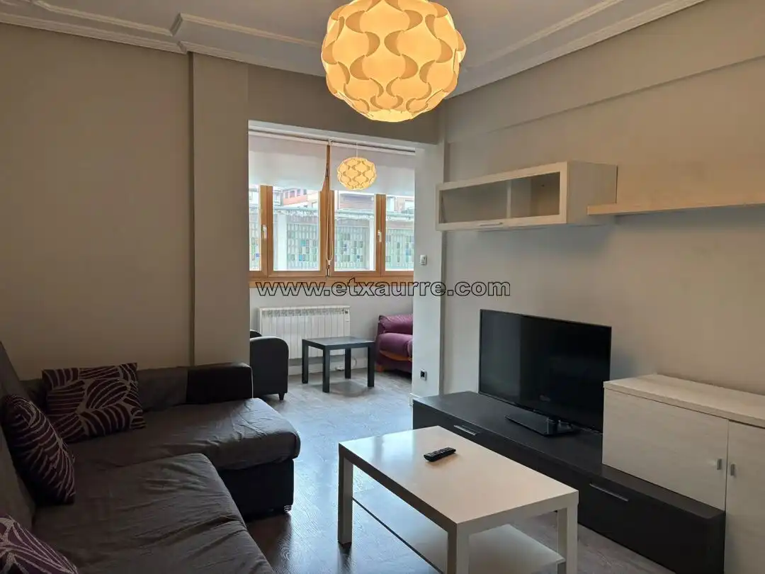 Sala de estar de Piso en venta en Laudio / Llodio con Calefacción, Amueblado y Balcón