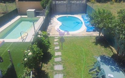 Swimming pool of Single-family semi-detached for sale in Villanueva de las Manzanas  with Heating, Private garden and Terrace