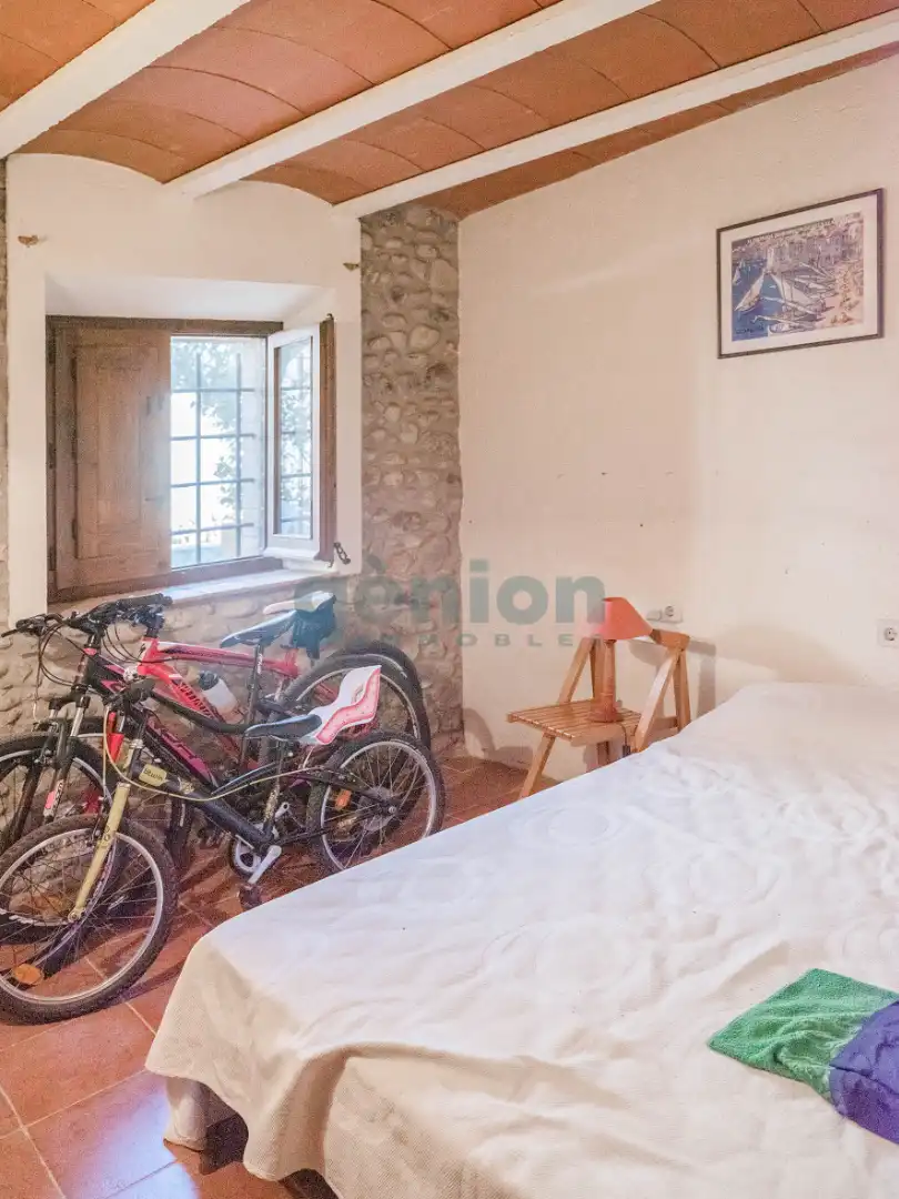 Habitación de Finca rústica en venta en Sant Miquel de Fluvià con Aire acondicionado, Calefacción y Jardín privado