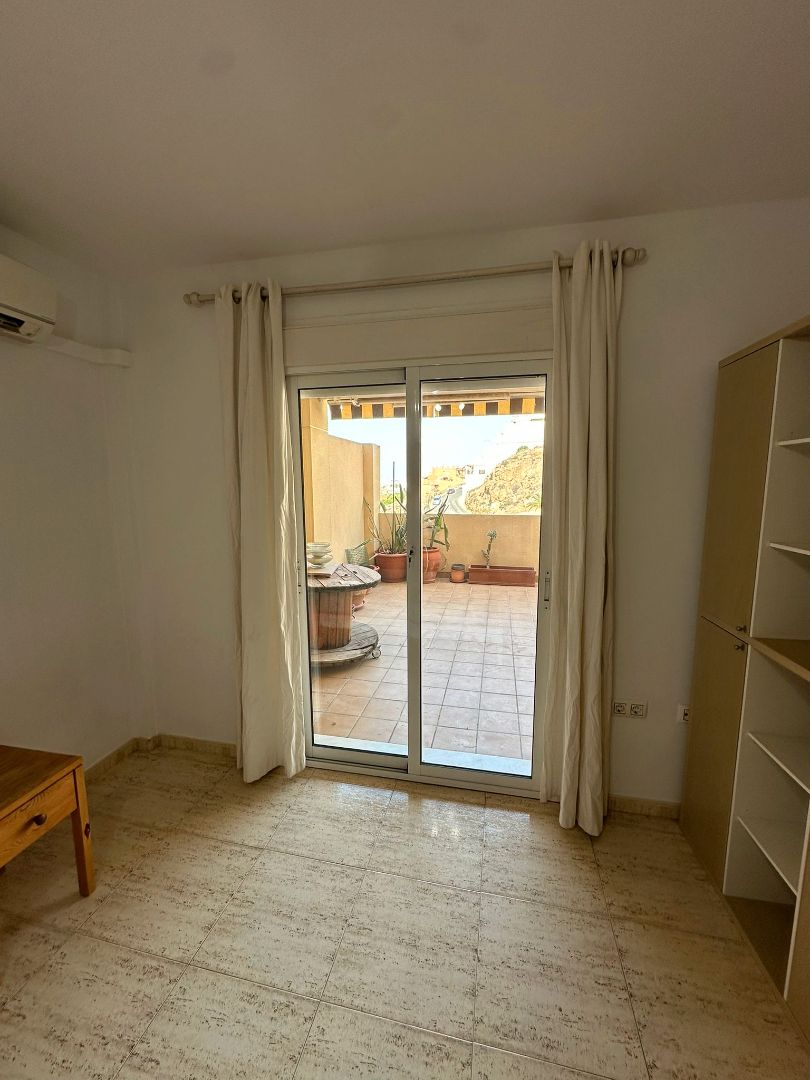 Vista exterior de Pis en venda en Roquetas de Mar amb Aire condicionat, Calefacció i Terrassa