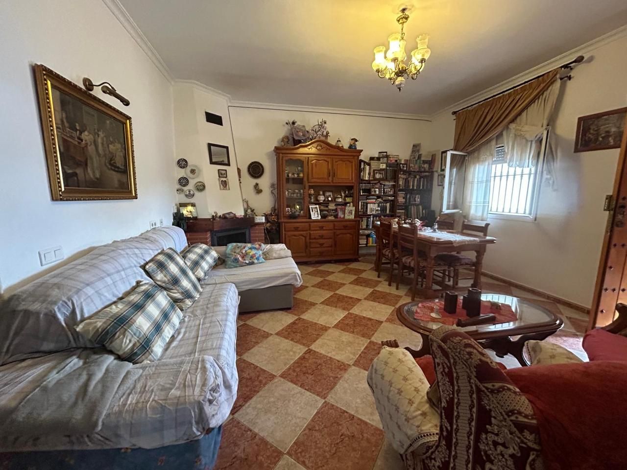 Sala d'estar de Casa o xalet en venda en Coria del Río amb Aire condicionat, Calefacció i Traster