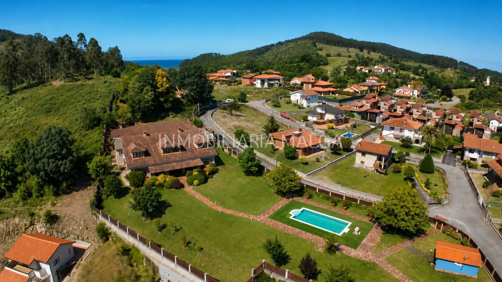 Vista exterior de Casa o xalet en venda en Colunga amb Calefacció, Jardí privat i Parquet