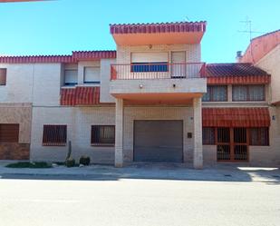 Vista exterior de Casa adosada en venda en San Isidro amb Jardí privat, Terrassa i Balcó