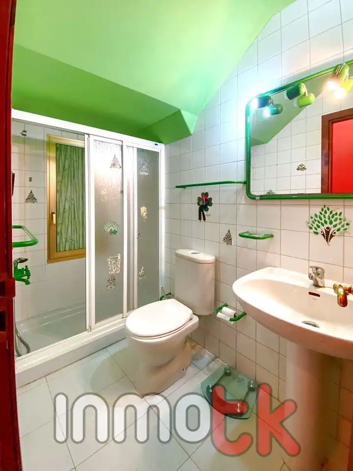 Bathroom of Houses for sale in A Coruña Capital   with Heating, Private garden and Terrace