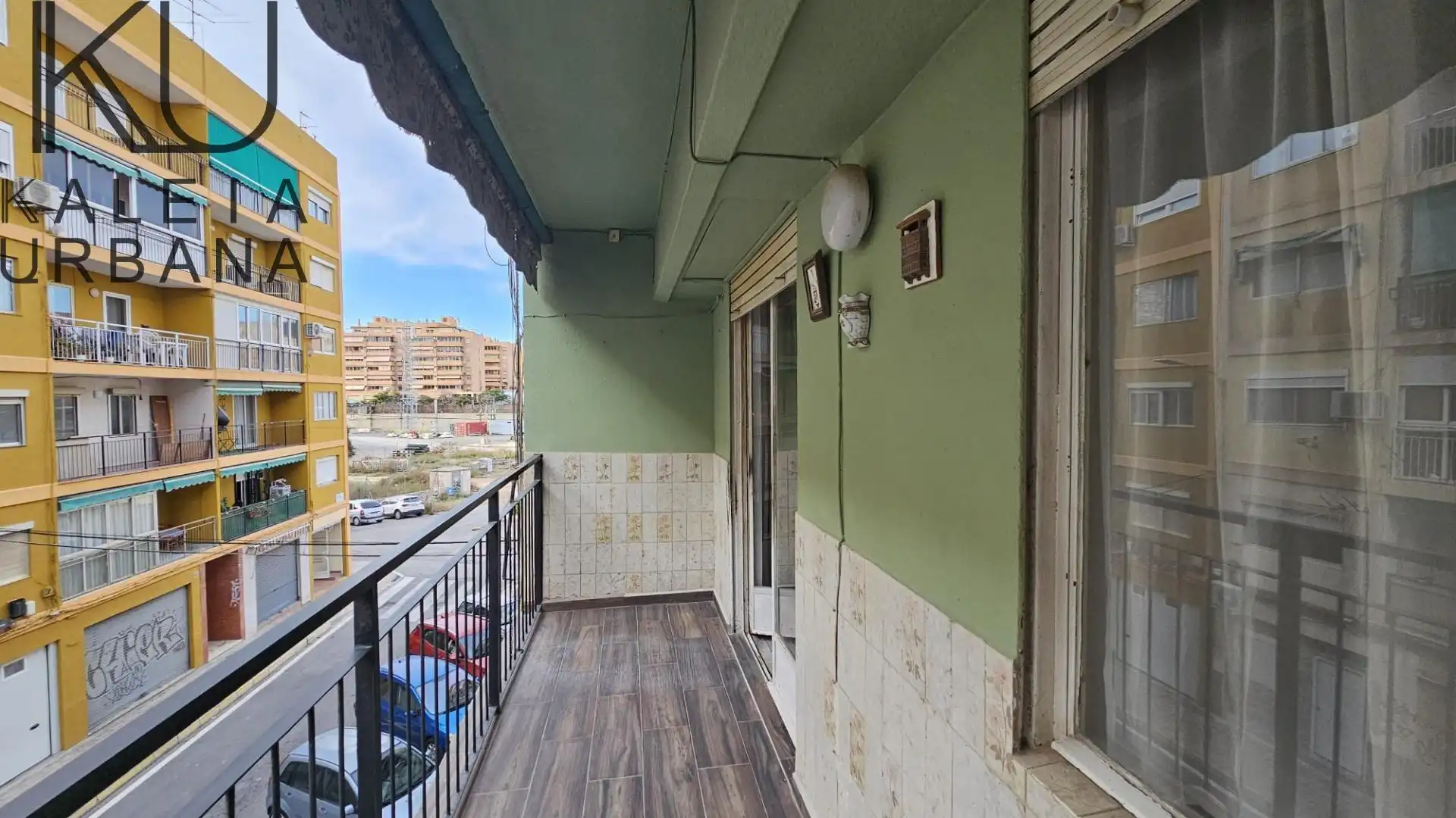 Vista exterior de Piso en venta en Alicante / Alacant con Balcón