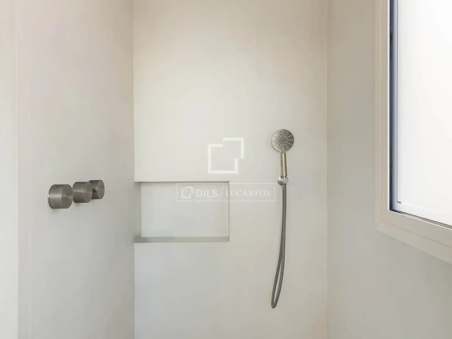 Bathroom of Attic for sale in Barcelona  with Air Conditioner, Heating and Parquet flooring