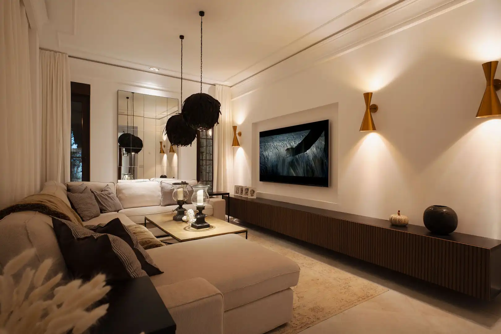 Living room of Houses for sale in Benahavís  with Air Conditioner, Private garden and Swimming Pool