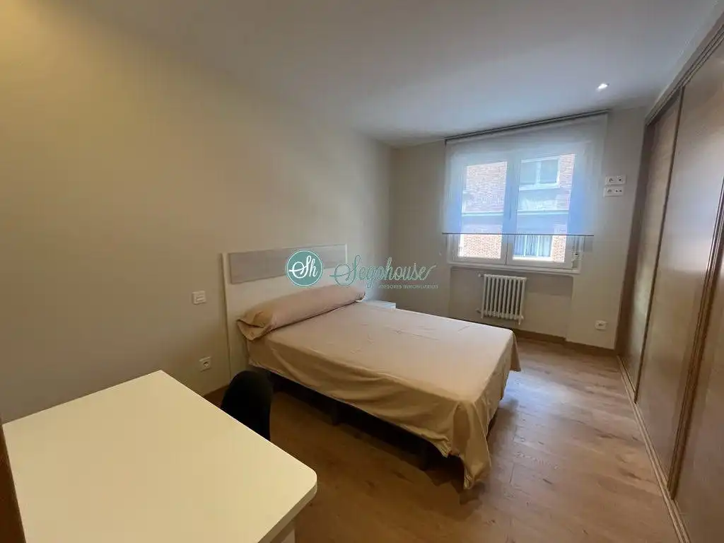 Habitación de Piso de alquiler en Segovia con Calefacción, Terraza y Amueblado