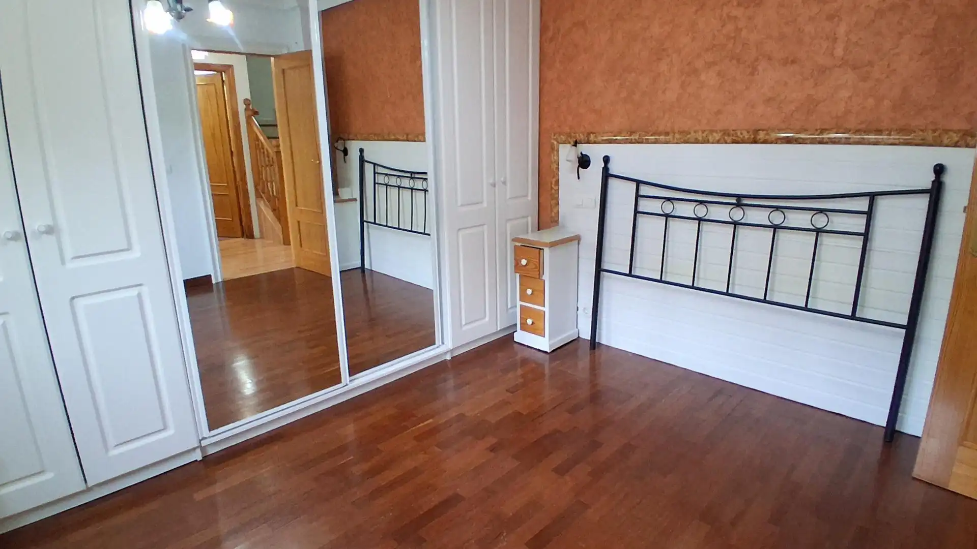 Schlafzimmer von Einfamilien-Reihenhaus zum Verkauf in Cabrerizos mit Heizung, Abstellraum und Schwimmbad