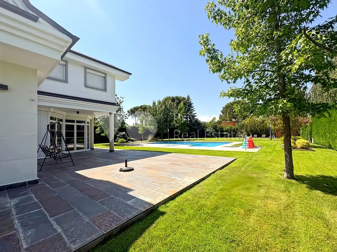 Vista exterior de Casa o xalet de lloguer en Boadilla del Monte amb Aire condicionat, Calefacció i Jardí privat