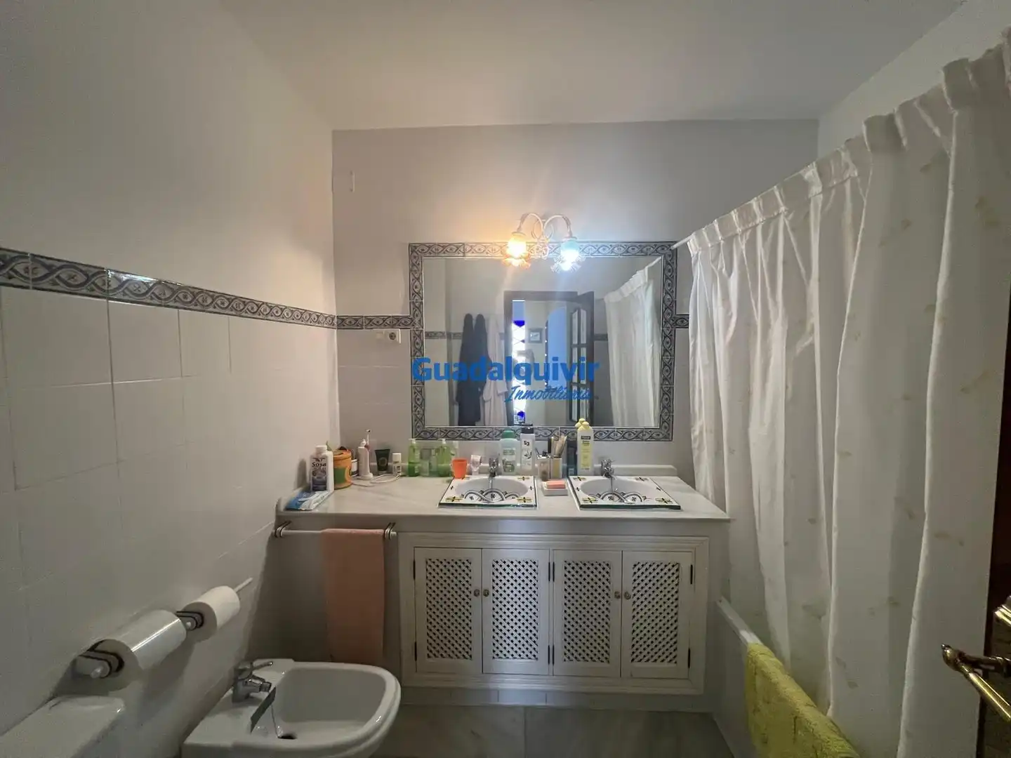 Bany de Casa o xalet en venda en Dos Hermanas amb Aire condicionat, Jardí privat i Terrassa